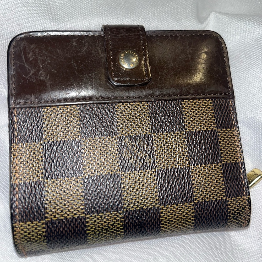 LV Damier  Wallet
